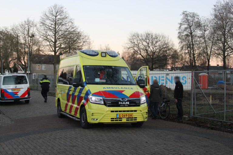 Fietsster naar ziekenhuis na botsing in Assen