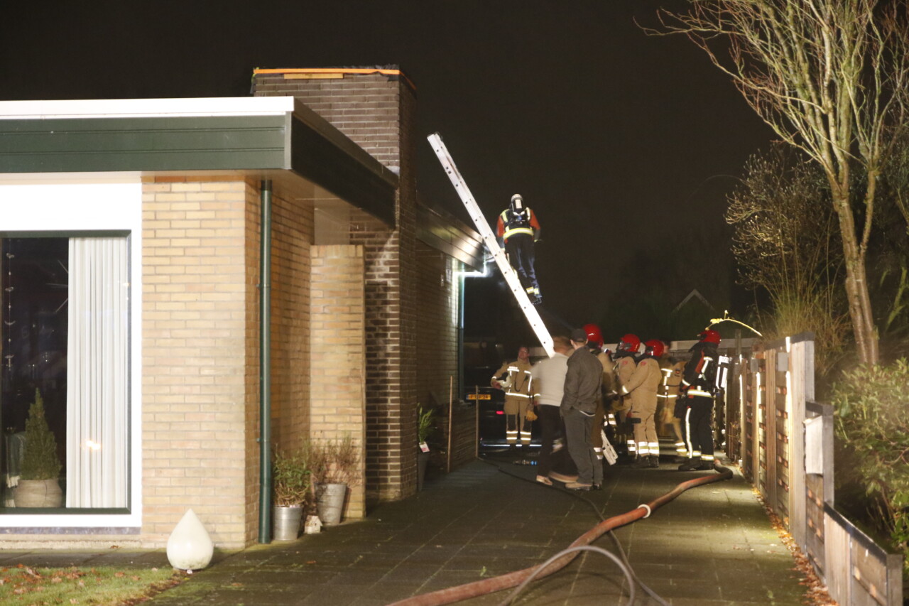 Kleine brand in serre van woning in Emmer-Compascuum