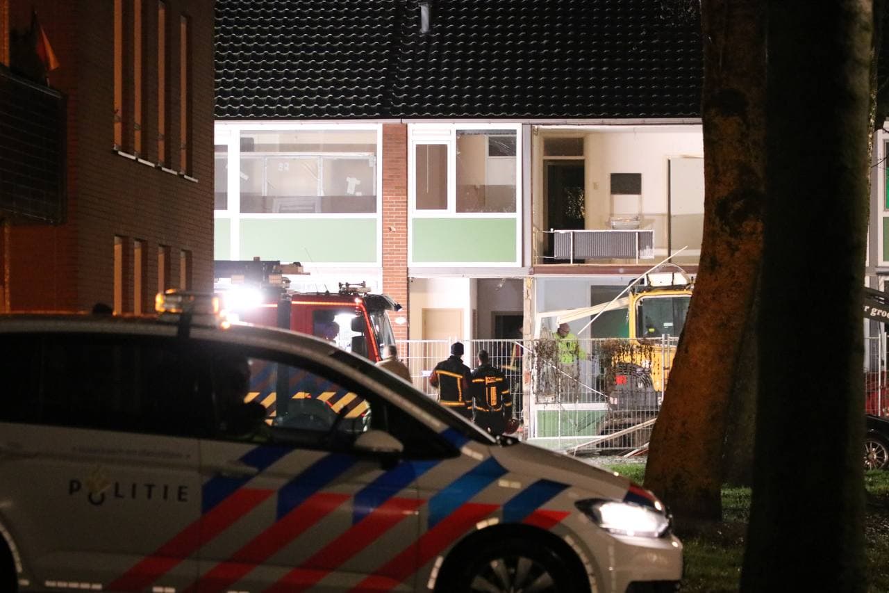 Gevel uit woning geblazen na explosie in Groningen