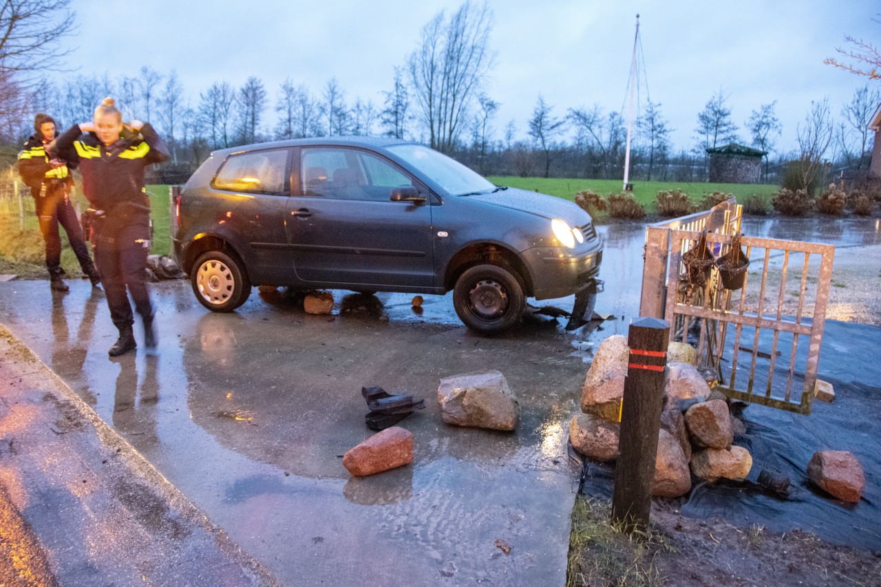 Automobilist gewond bij eenzijdig ongeval in Kollumerzwaag