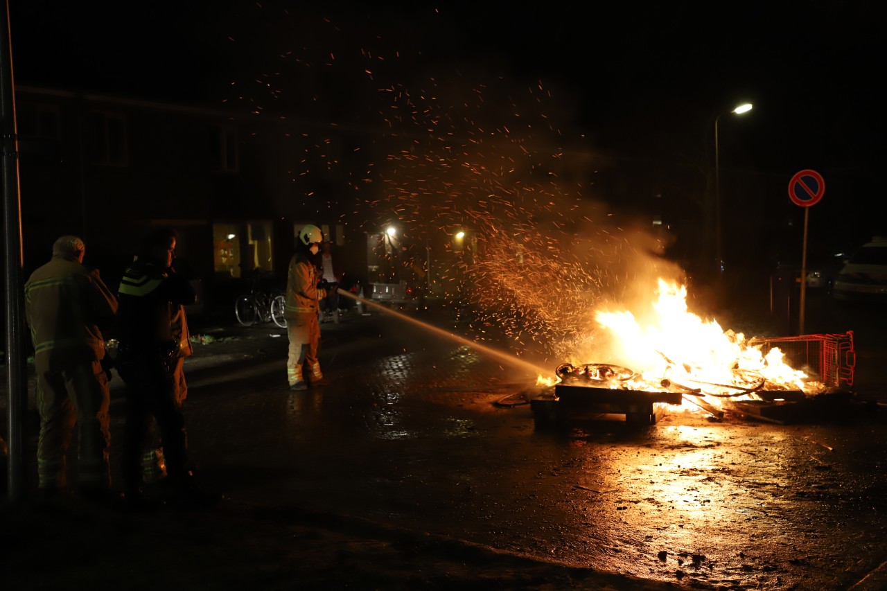Brandweer blust wederom afvalbrandje in Hoogeveen