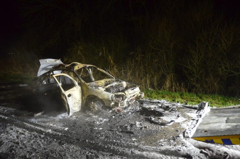 Auto uitgebrand na explosie in Leeuwarden