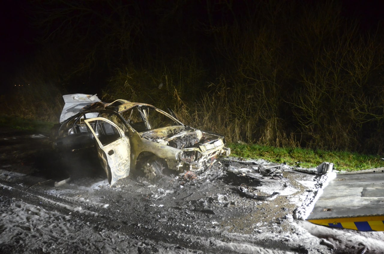Auto uitgebrand na explosie in Leeuwarden