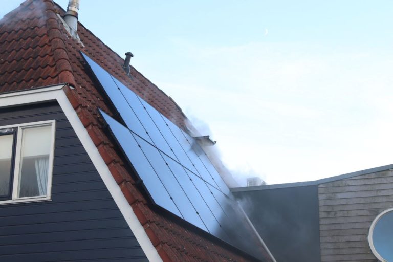 Korte rookontwikkeling bij brand in Woudsend