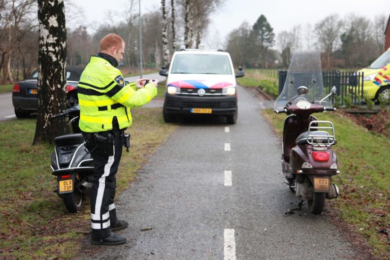 Scooterrijder in botsing met auto bij Balloerveld