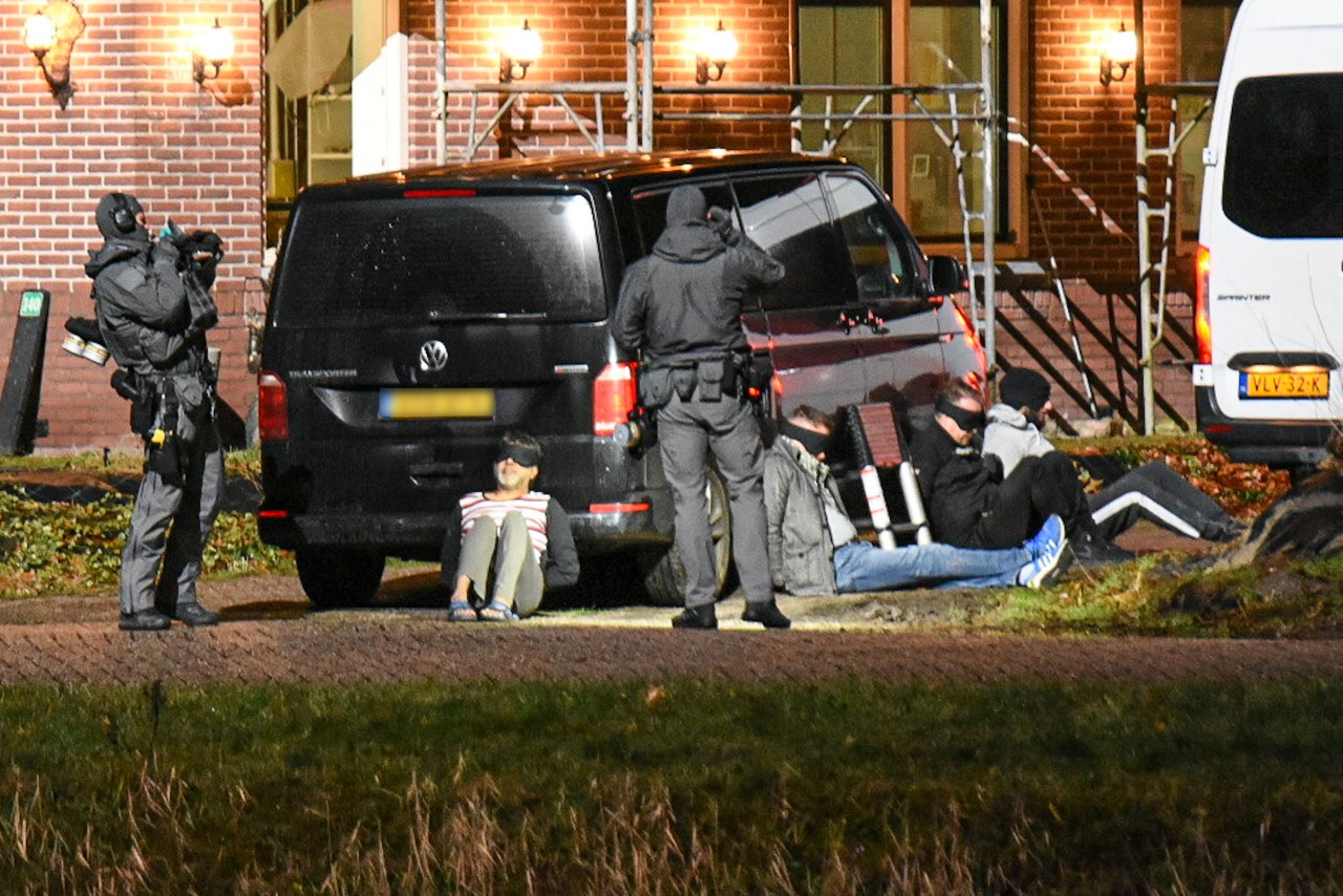 Arrestatieteam ingezet bij inval drugslab bij Stieltjeskanaal