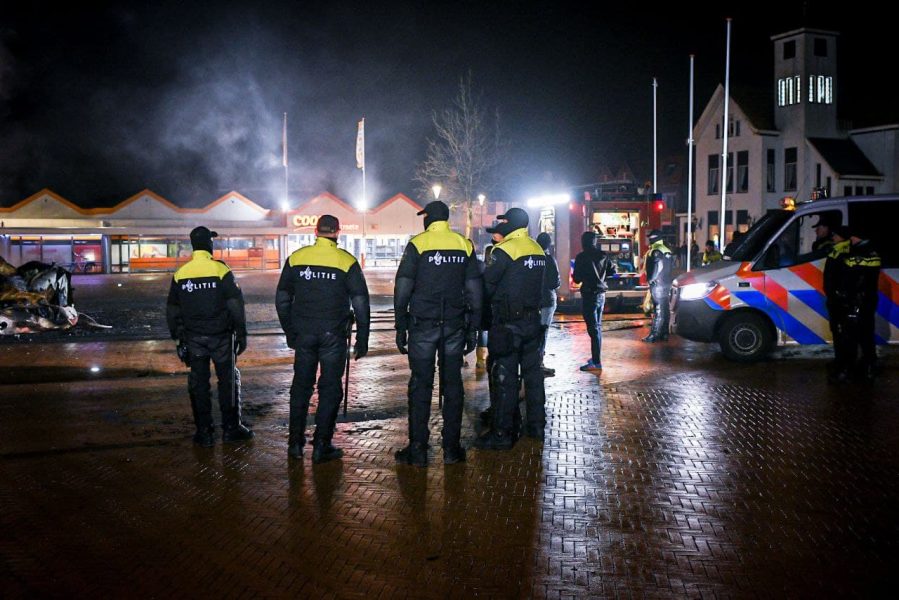 13 aanhoudingen en vijf agenten gewond tijdens de jaarwisseling