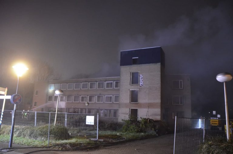 Veel rookontwikkeling bij brand in leegstaand pand in Leeuwarden