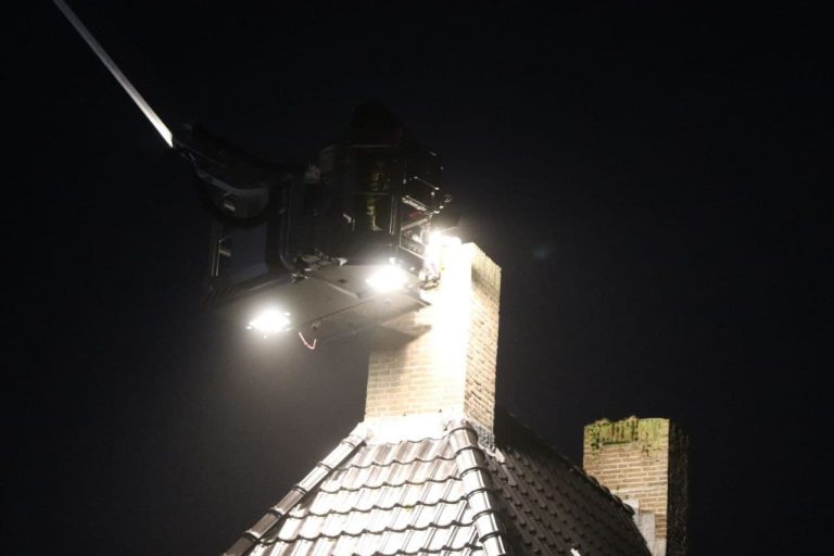 Brandweer voorkomt erger bij schoorsteenbrand in Sibrandabuorren