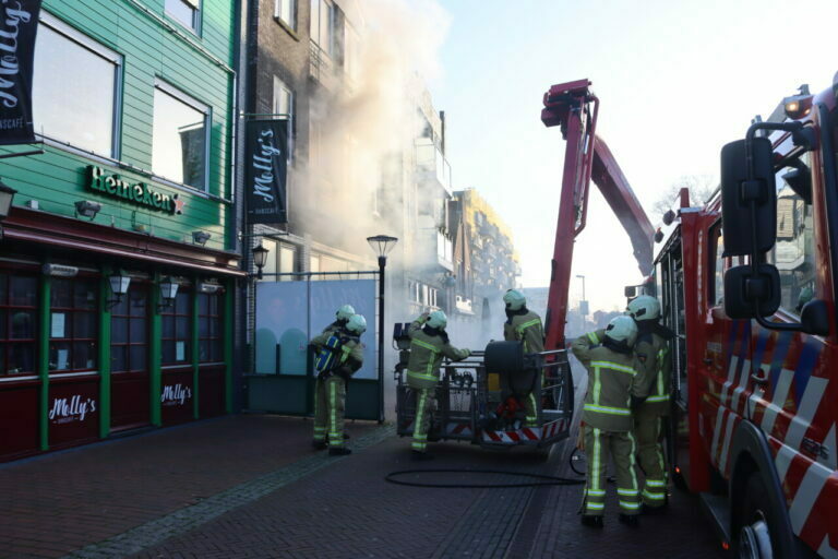 Flinke schade bij brand in appartement in Hoogeveen (video)