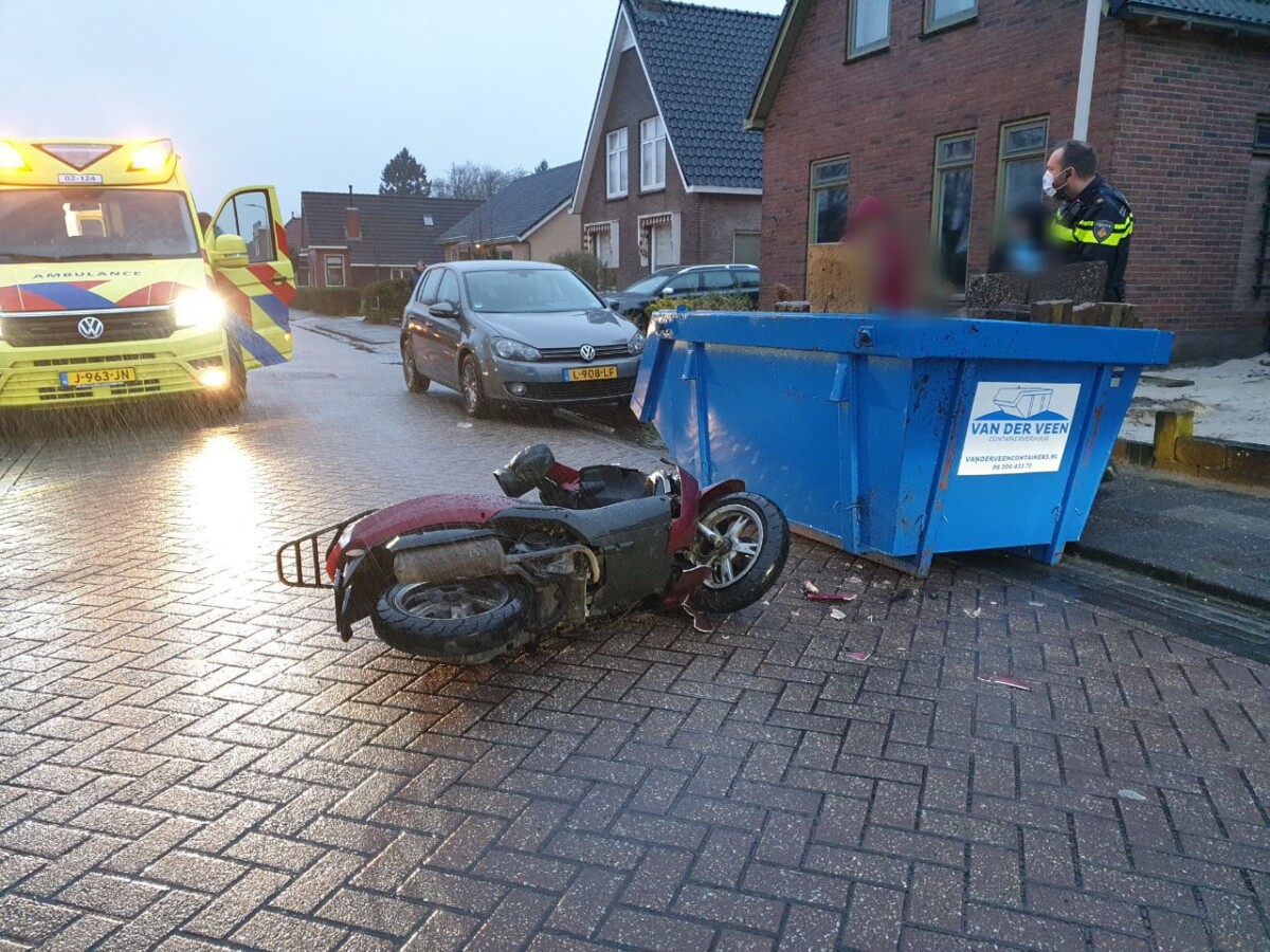 Scooterrijder gewond na ongeval in Haulerwijk