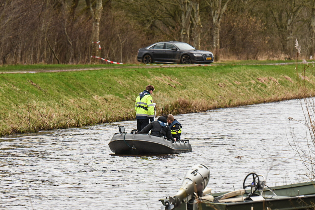 Grootschalig politieonderzoek na aantreffen van overleden persoon in dakkoffer in Orvelte