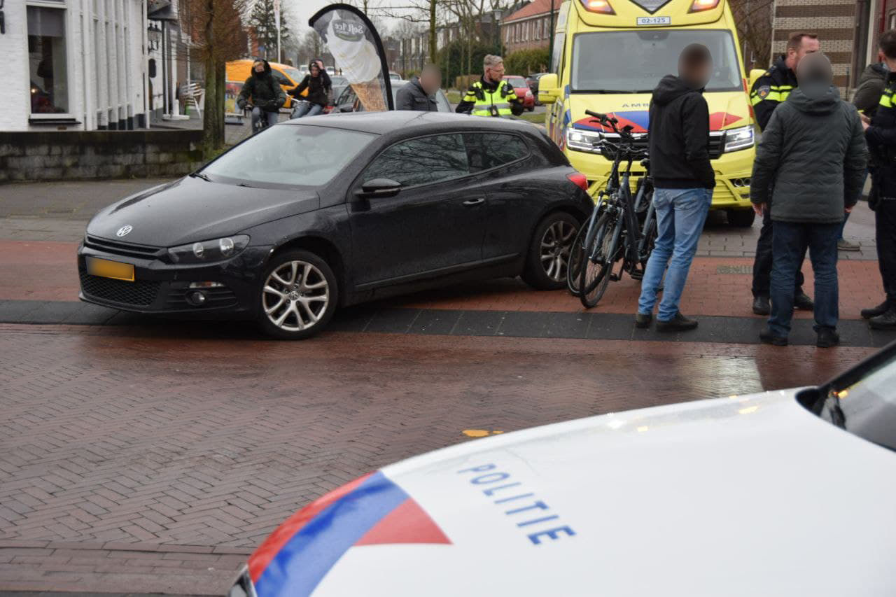 Fietsster gewond na botsing met auto in Drachten