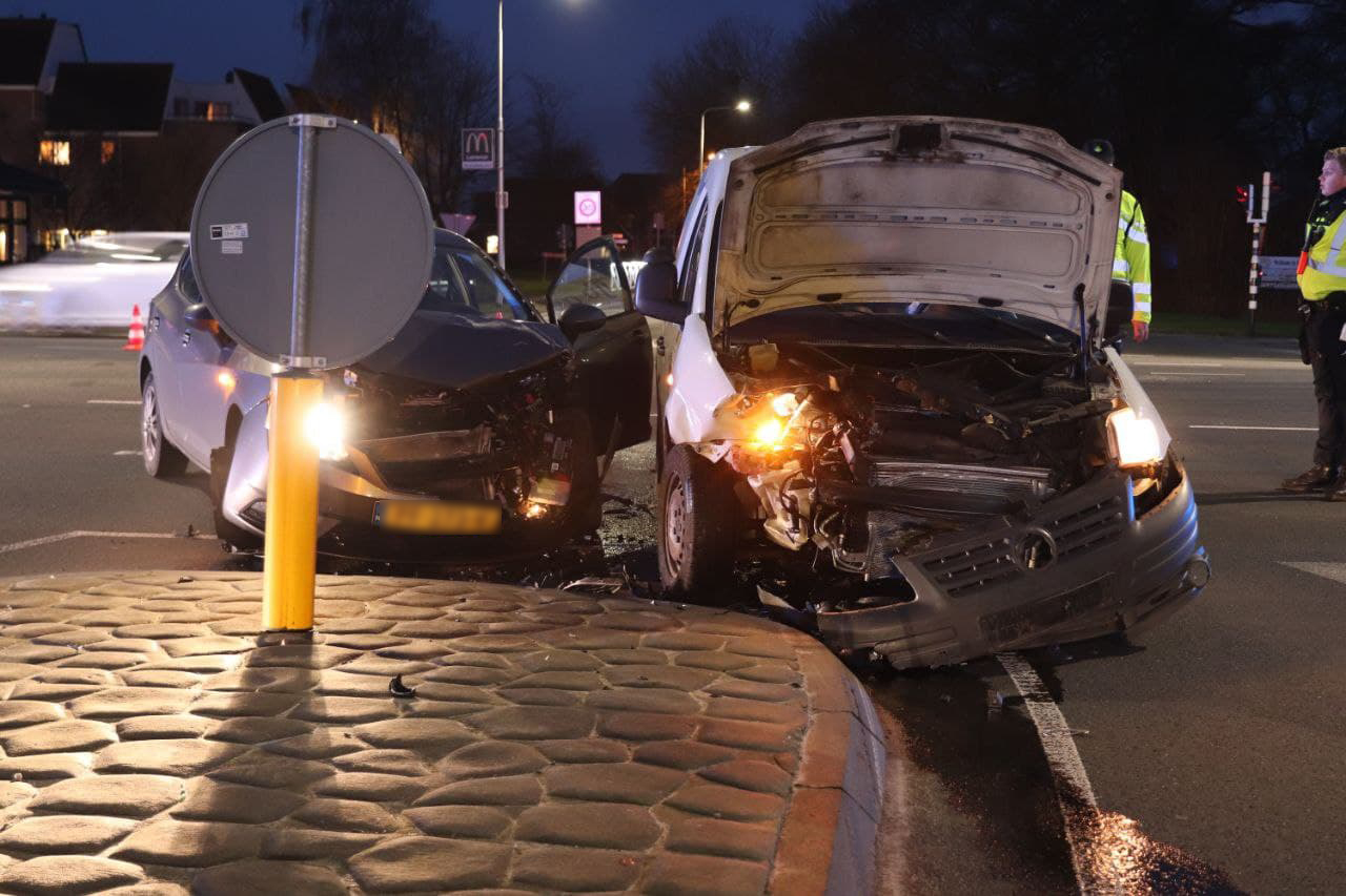 Twee auto’s in botsing in Lemmer