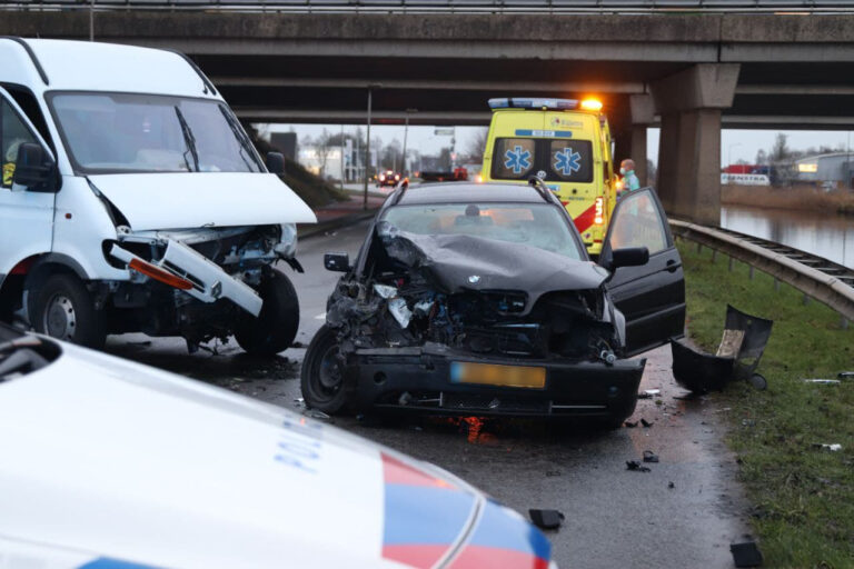 Afrit A7 bij Heerenveen korte tijd afgesloten na ongeval (video)
