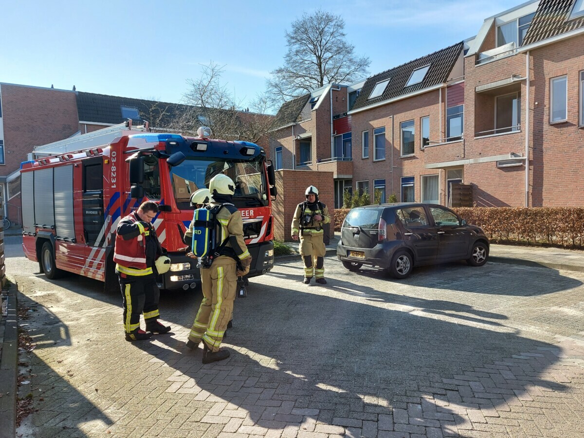 Bewoner blust beginnende brand in Assen