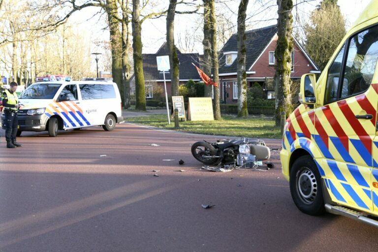 Scooterrijder raakt gewond bij verkeersongeval in Norg