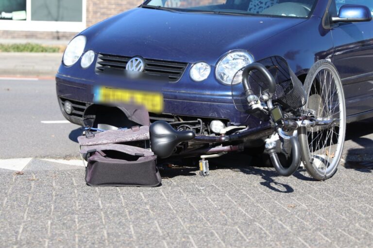 Fietser gewond na botsing met auto in Heerenveen