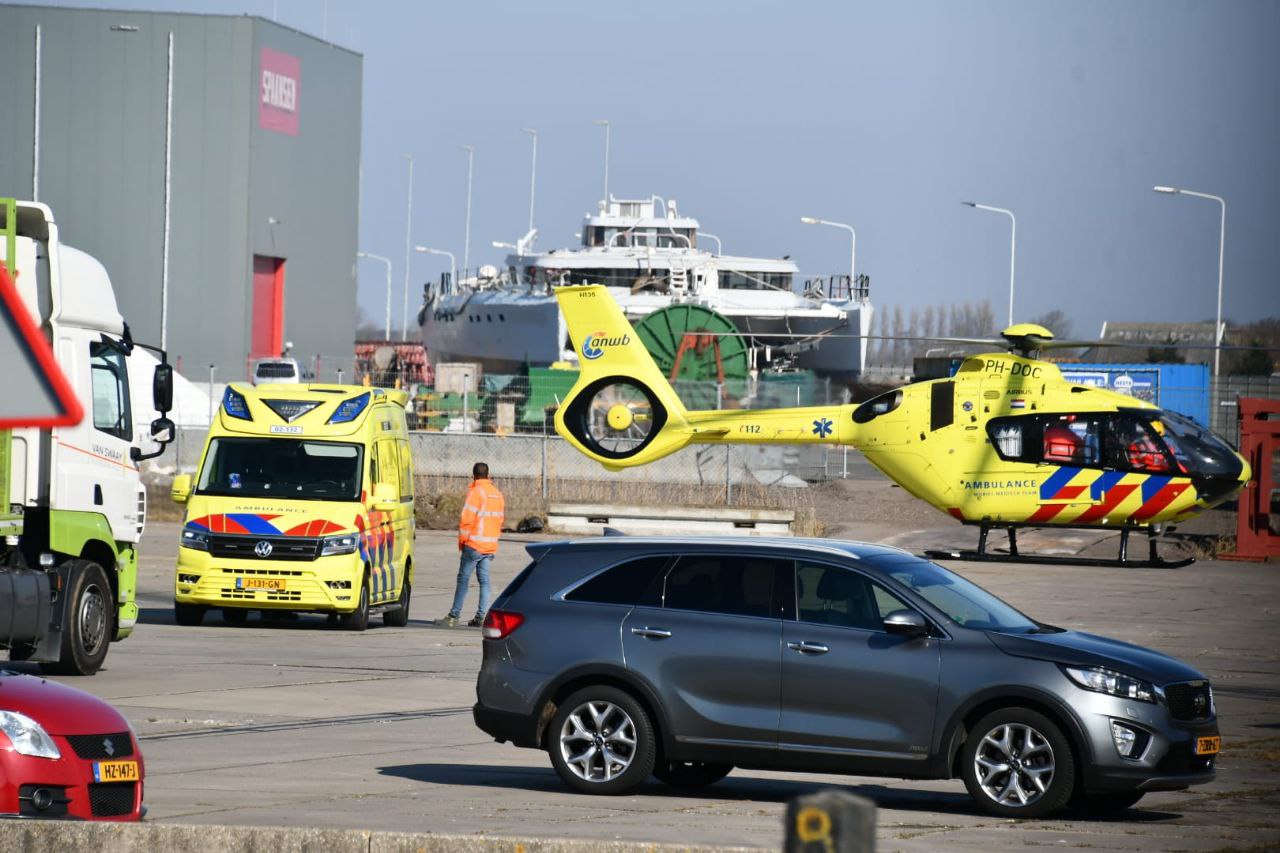 Persoon zwaargewond bij bedrijfsongeval in Harlingen