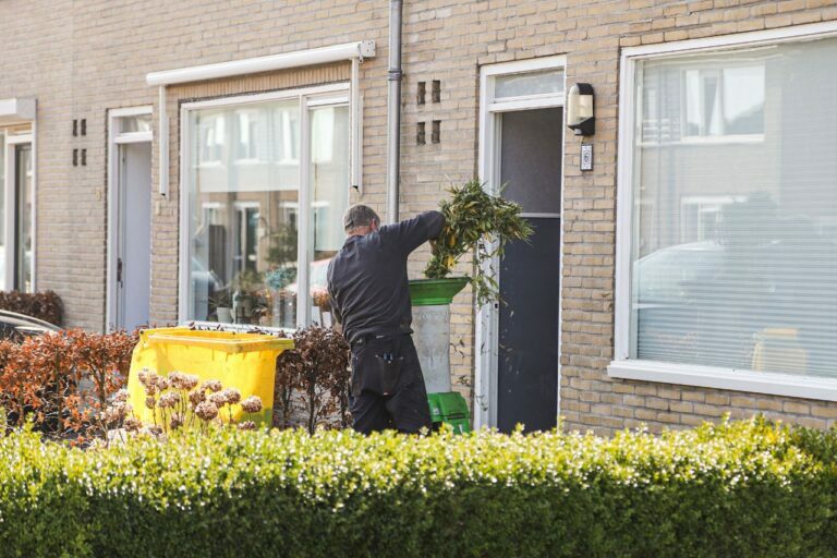 Hennepkwekerij aangetroffen in Tijnje; politie houdt 22-jarige man aan