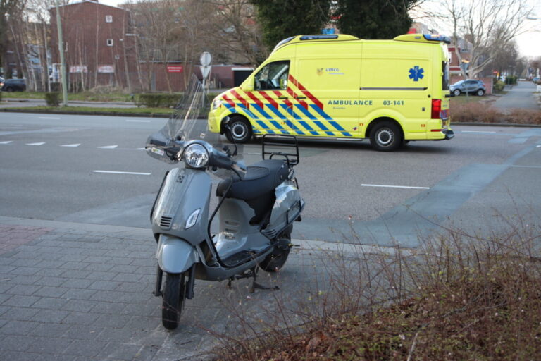 Scooterrijder in botsing met auto in Emmen