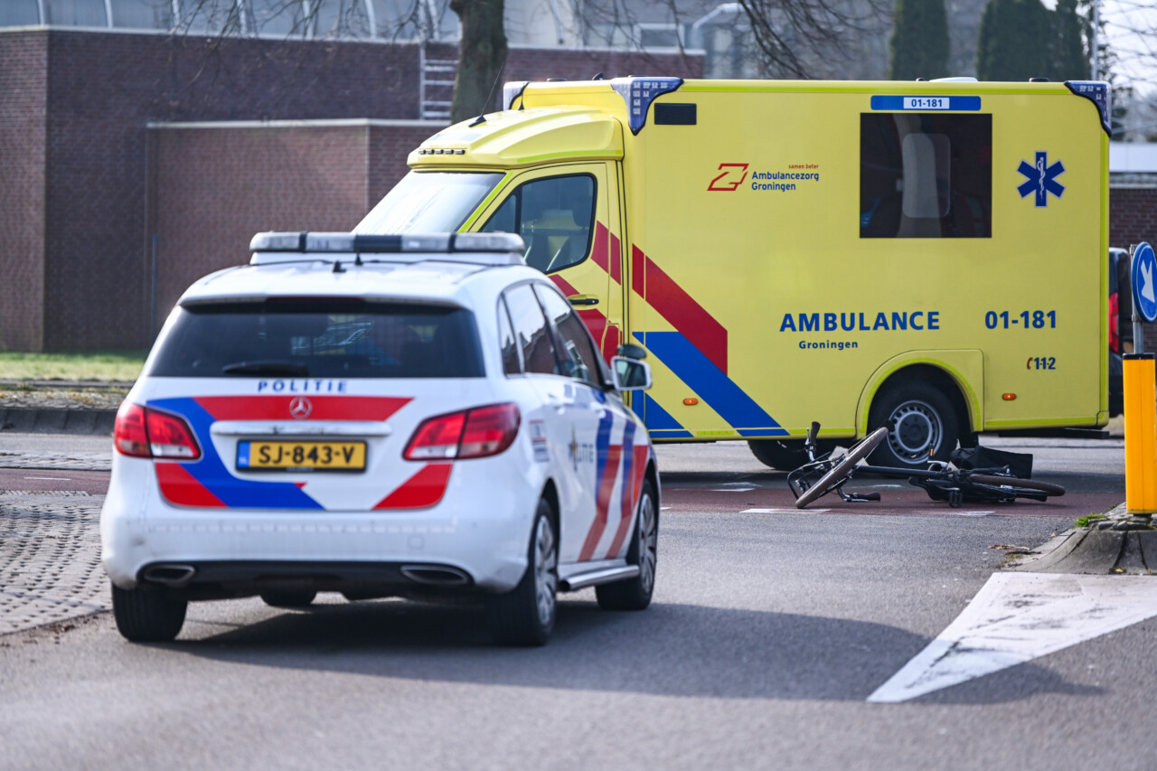 Automobilist en fietsster in botsing in Hoogezand