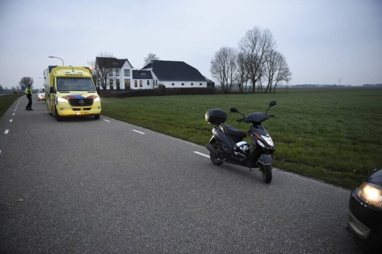 Bestuurder van scooter gewond bij ongeval in Blijham