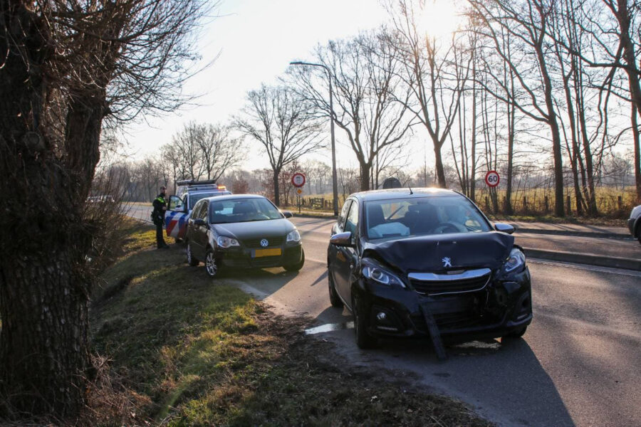 Kop-staartbotsing op N355 bij Noardburgum