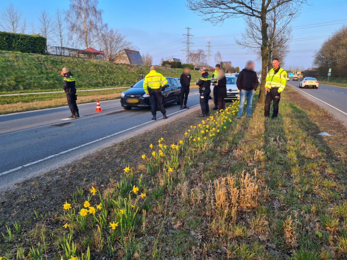 Kop-staart botsing tussen drie auto’s in Assen