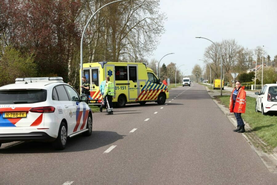 Twee auto’s botsing op kruising in Drouwenermond