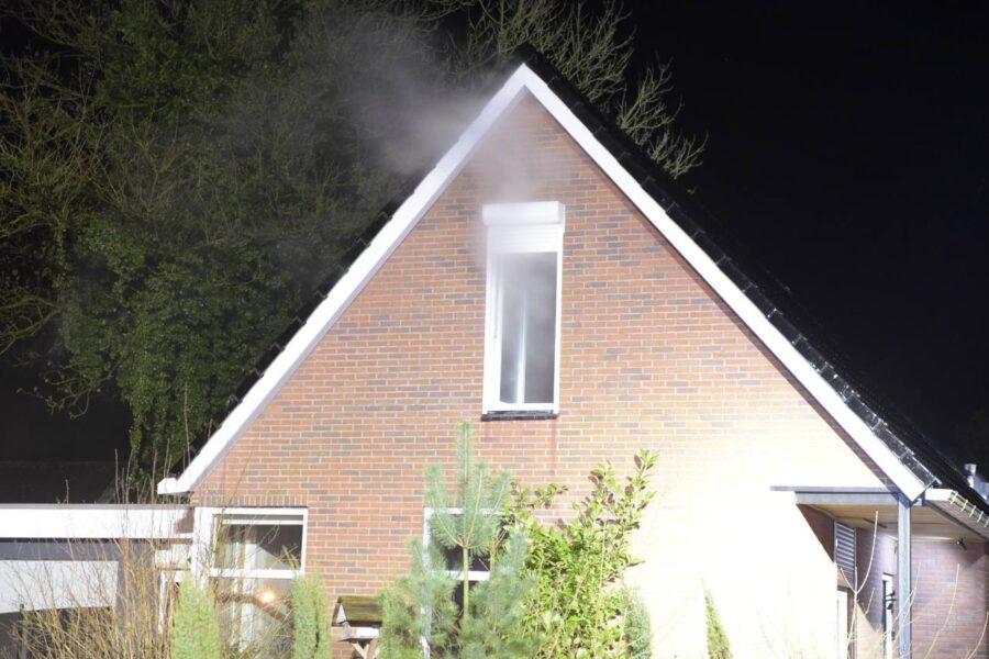 Forse rookontwikkeling bij woningbrand in Blijham