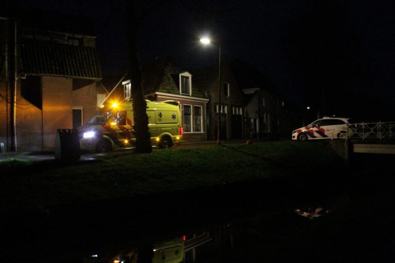 Dronken man raakt te water in Dokkum