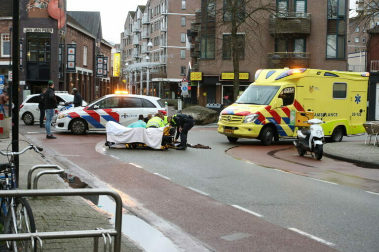 Pizzabezorger onderuit in Emmen