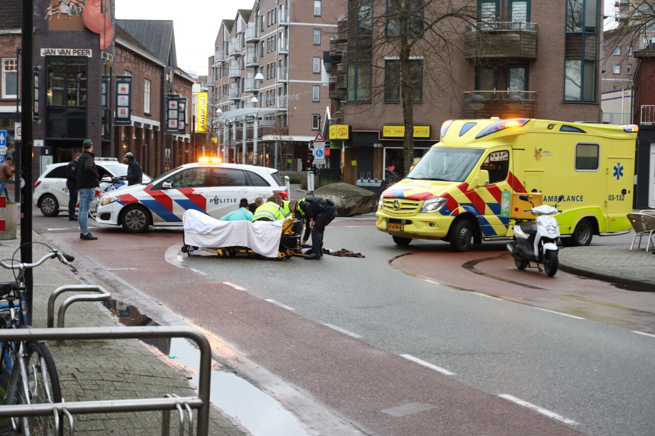 Pizzabezorger onderuit in Emmen