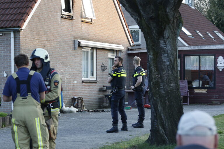 Man en kind gewond bij woningbrand Emmen