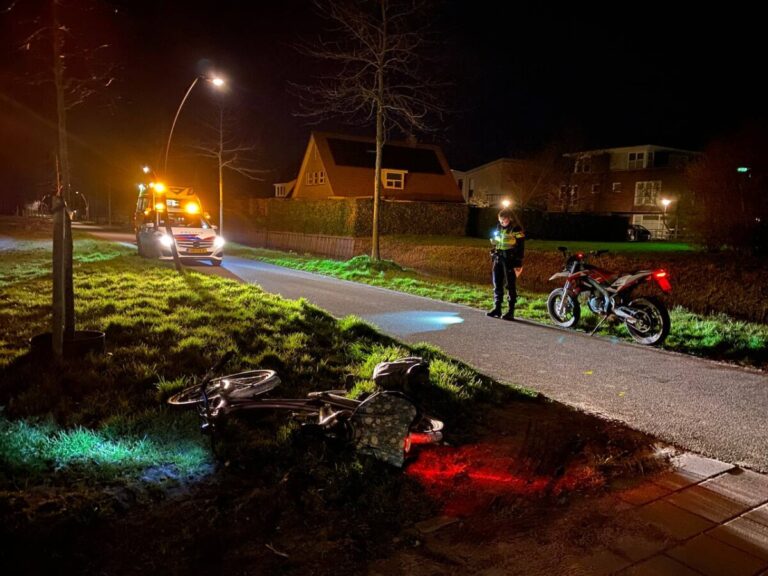 Crossbrommer in botsing met fietser in Drachten