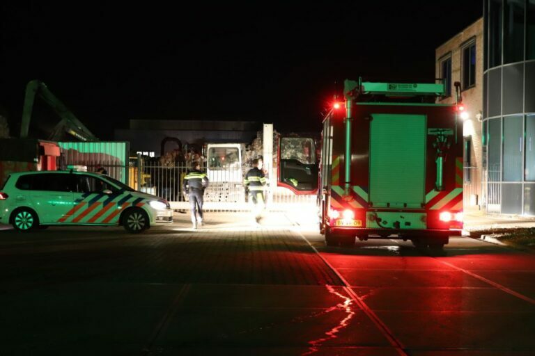 Brandweer rukt twee keer uit voor brand bij Metaalhandel in Heerenveen