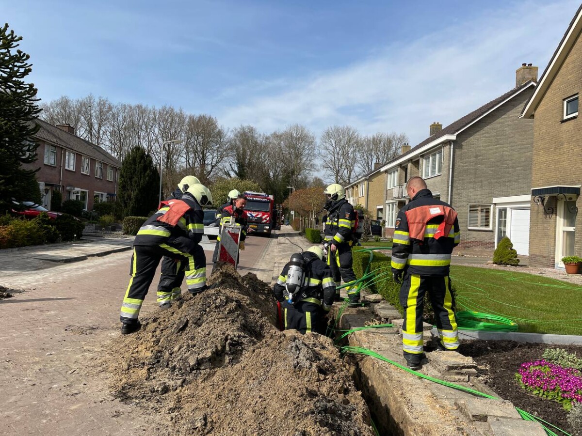 Brandweer rukt uit naar gaslekkage in Oosterwolde.