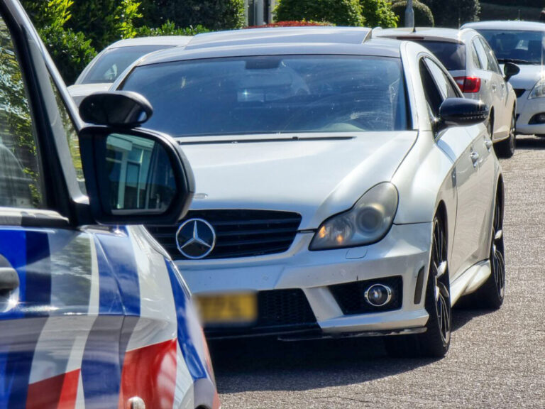 Automobilist vlucht voor politie na achtervolging, auto in beslaggenomen