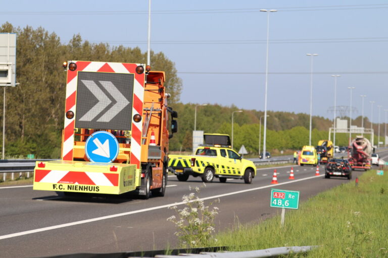 Auto komt in vangrail tot stilstand op A32 bij Heerenveen