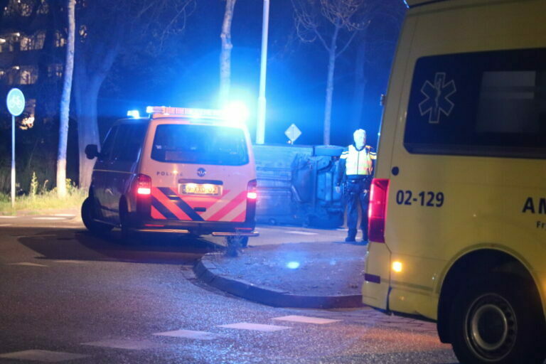 Auto komt op zijkant terecht bij ongeval in Heerenveen