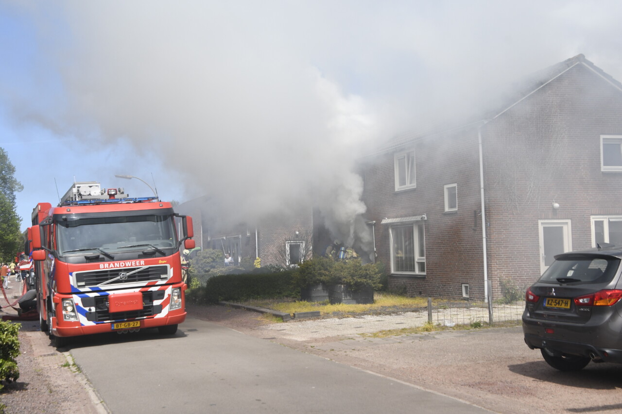 Felle woningbrand in Eelde; meerdere brandweerkorpsen ingezet