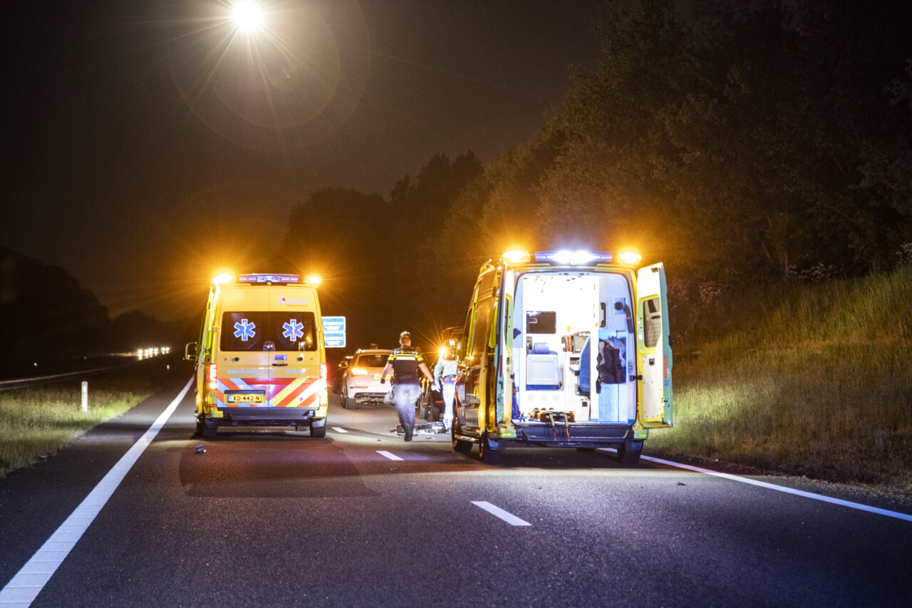 Persoon ernstig gewond na aanrijding met auto op de N31 bij Drachten (video)