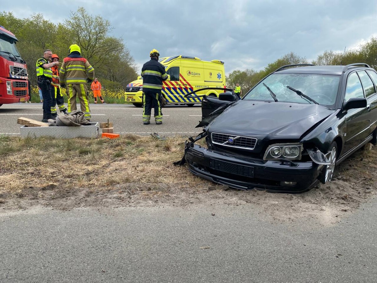 Bijrijder gewond na ongeval tussen twee voertuigen bij Beetsterzwaag