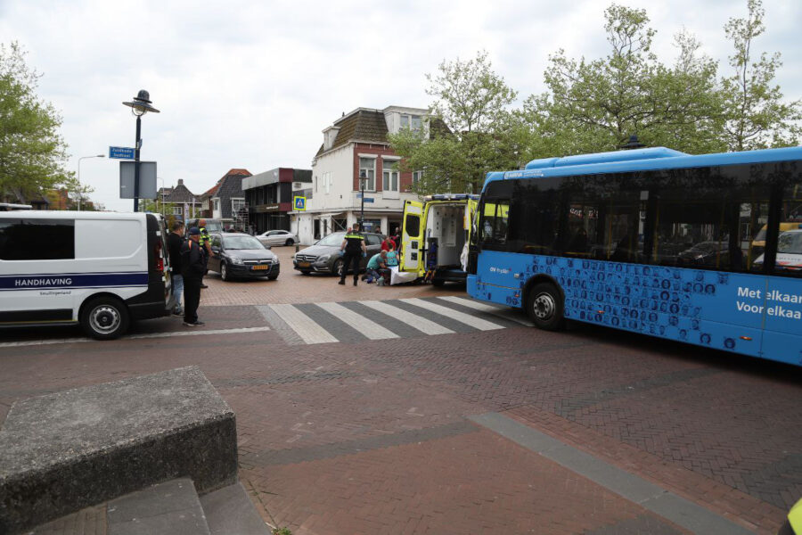 Meisje op fiets gewond bij aanrijding in Drachten