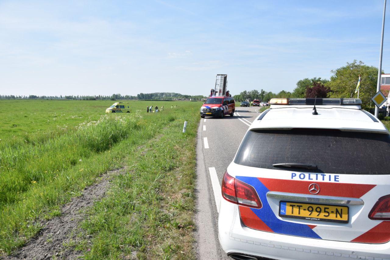 Motorrijder vliegt uit de bocht bij Grijpskerk; gewond naar ziekenhuis