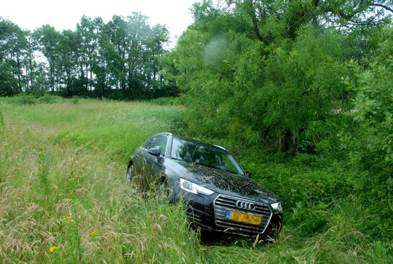 Automobilist slipt op afrit A7 bij Leek