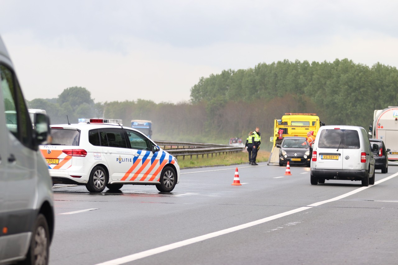 Twee auto’s beschadigd na hagelbui op A7 bij Luxwoude