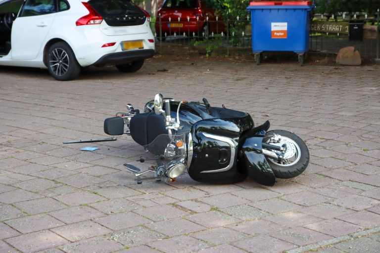 Scooterrijder gewond bij ongeval in Emmen