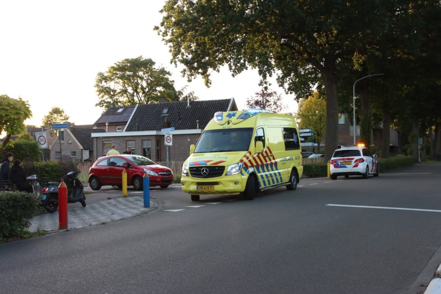 Scooterrijdster in botsing met auto op oversteekplaats in Erica